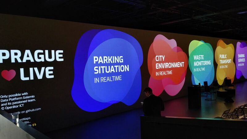Prague Live at CAMP: the projection wall with parking, city environment, waste, public transport and sharing services in real time